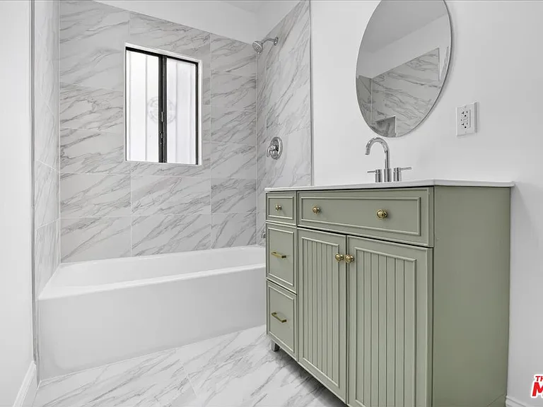 1185 S Tremaine Ave — Photo 16
