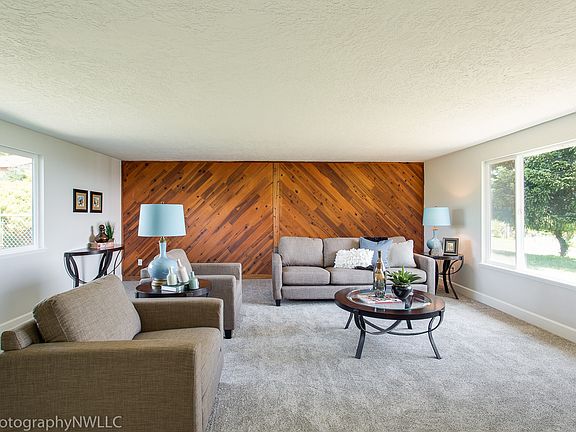 2nd image of 20260 SE Cherry Blossom Ln