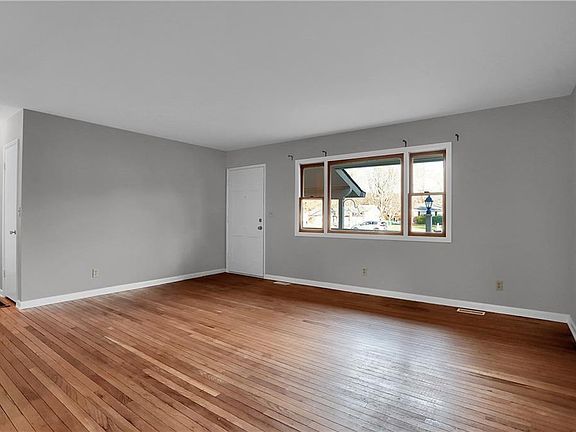 5th image of 8016 Chiltern Dr