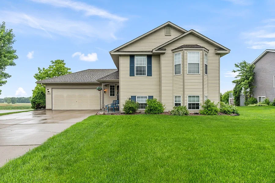 2 bed, 2.5 bath, 1924 sqft, $3,000 — Photo 1