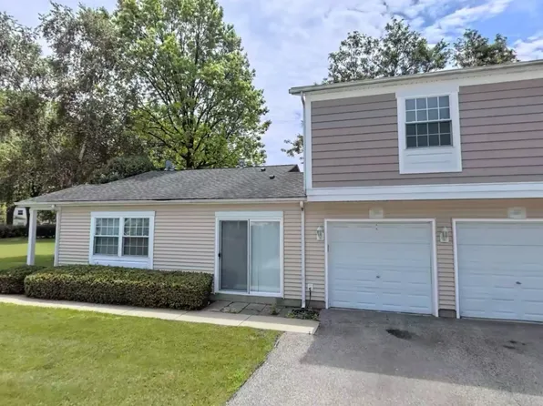 1295 Fore Ct #1295, Wheeling, IL 60090