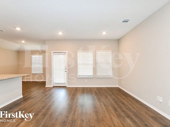 3rd image of 2482 Conklin Dr