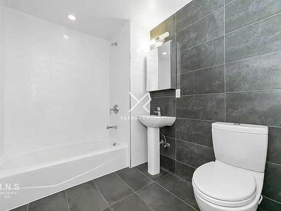 5th image of 39 E 21st St #1A
