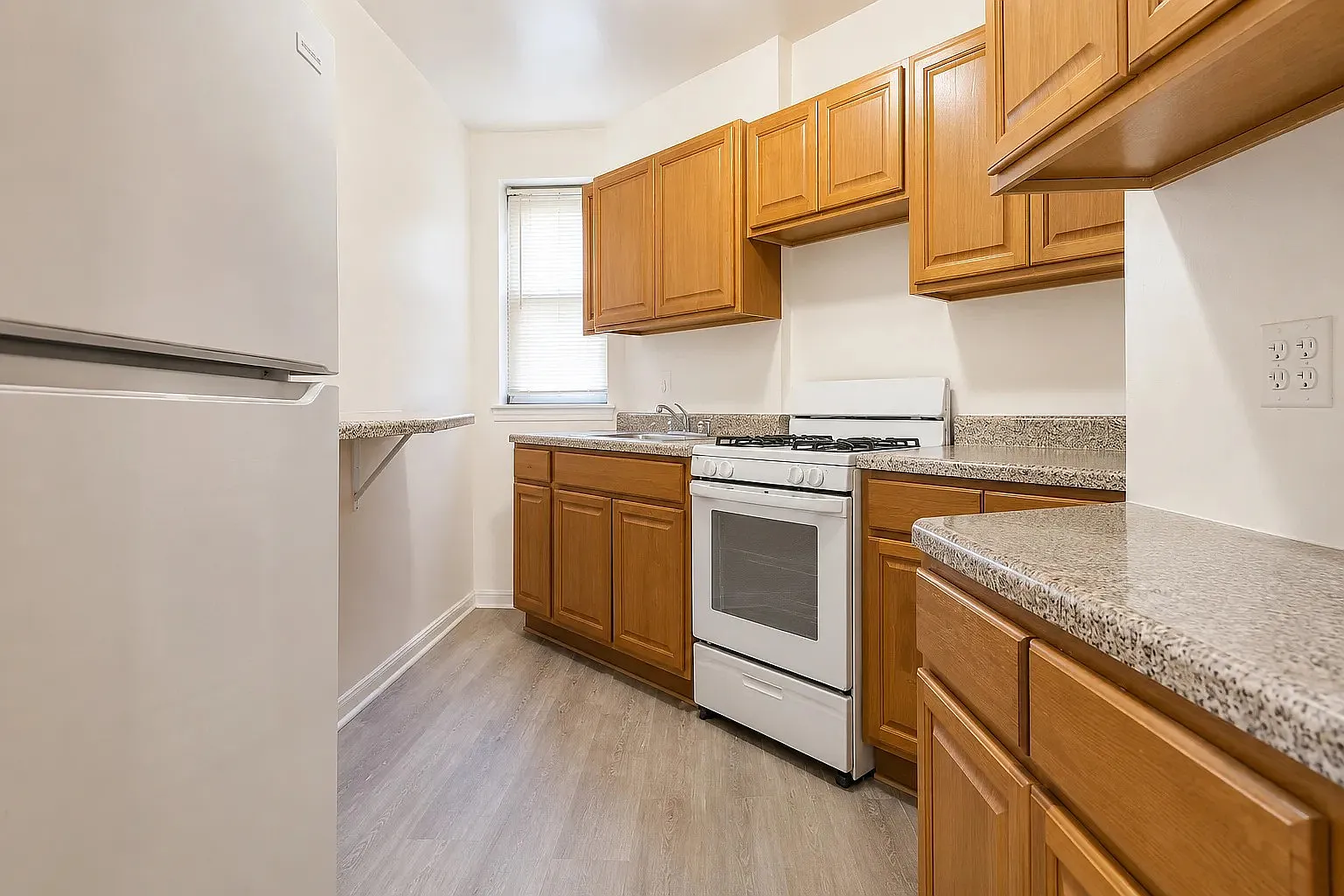 515 Avenue I — Photo 1