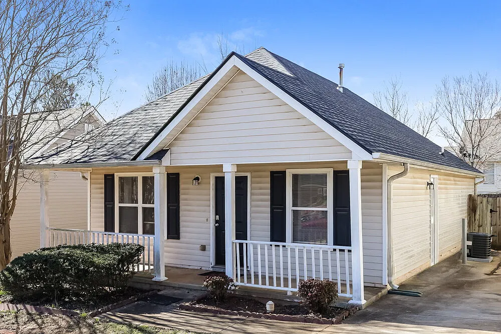 3 bed, 1.5 bath, 1092 sqft, $2,240 — Photo 3