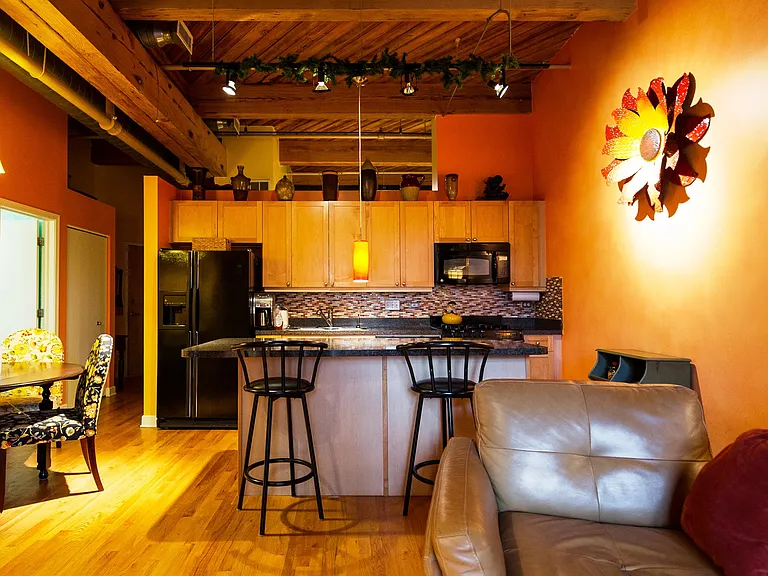 1330 W Monroe St #204 — Photo 33
