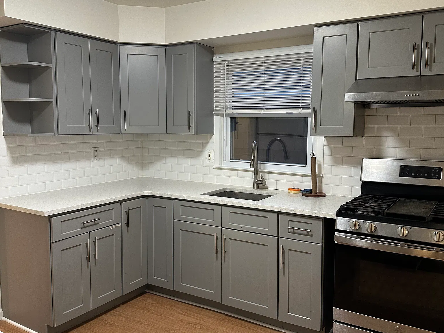 3 bed, 1300 sqft, $3,500 — Photo 2