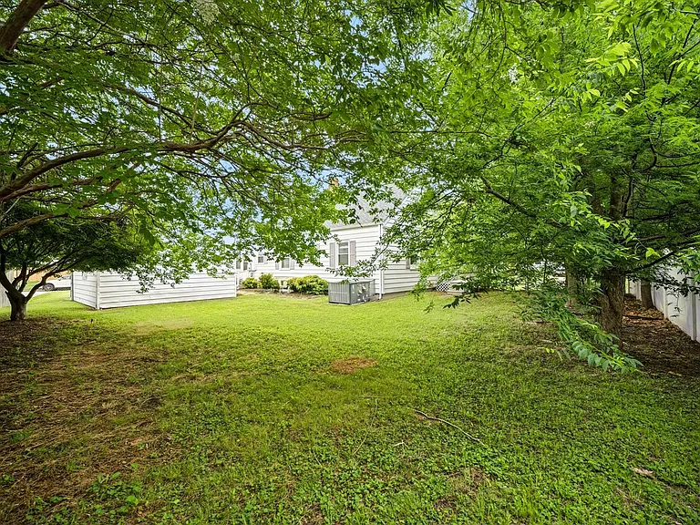 539 Austin St — Photo 24