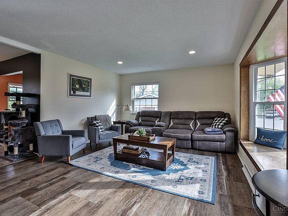 5th image of 5060 Grossepointe Ln