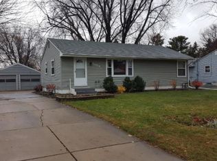 1054 Beatrice St, Eagan, MN 55121