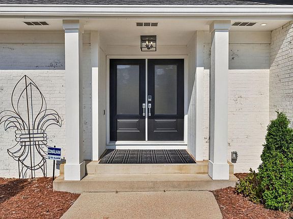 3rd image of 3945 Hillcrest Way