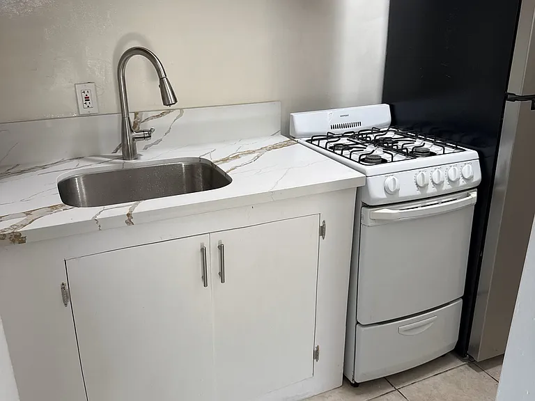 611 S Flower St #5 — Photo 13