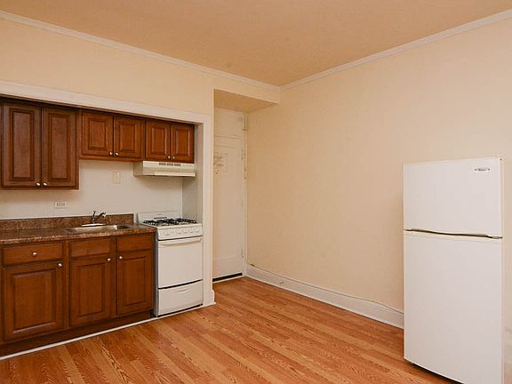 3rd image of 3335 W Diversey Ave Unit 218