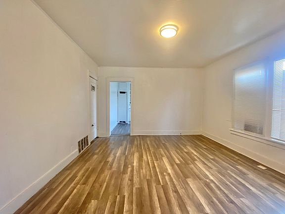 5th image of 1909 Dixie Dr #B