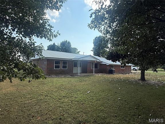 2nd image of 620 Dock St