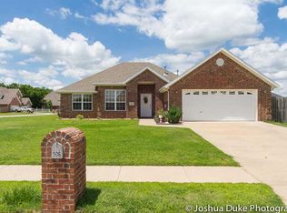 906 Grant Ave, Prairie Grove, AR 72753