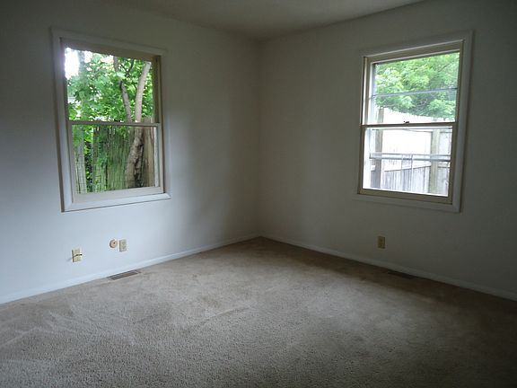 4th image of 301 E Ward Ave
