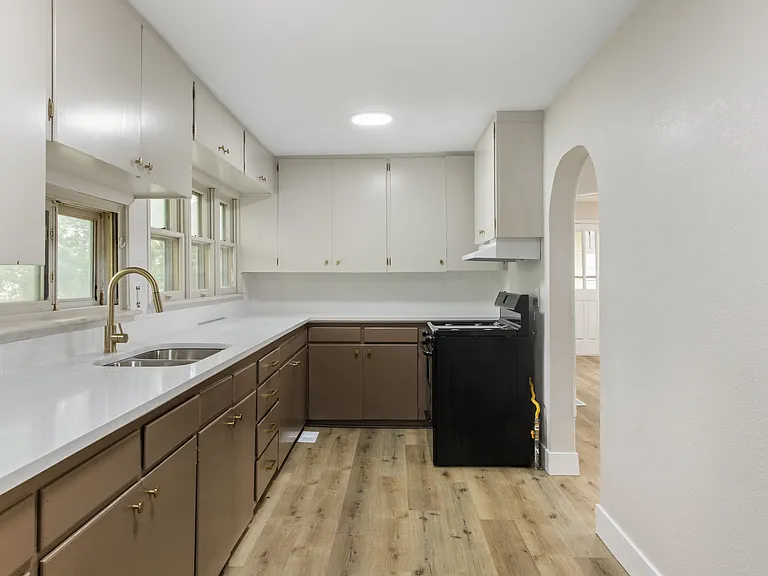 1028 Walnut St — Photo 10