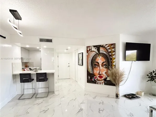 10795 SW 108th Ave APT 307, Miami, FL 33176