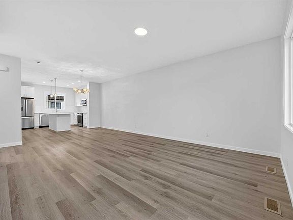 5th image of 40 E Creekside Way SW #106
