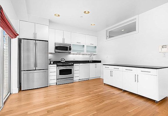 4th image of 221 W 148th St #5A