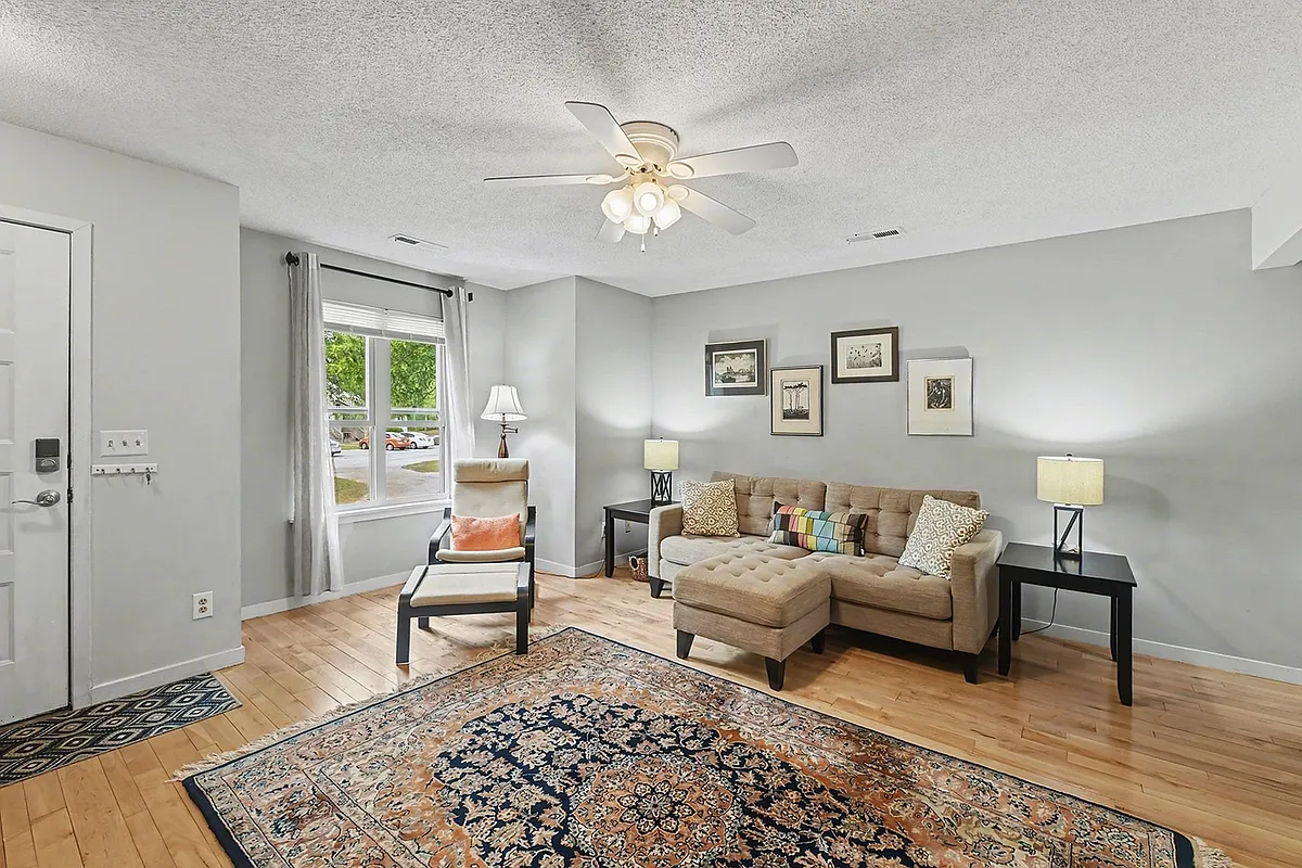 Living area - 1265 Marshview Dr