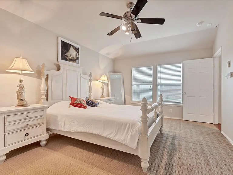 2911 Ashbrook Ln — Photo 13