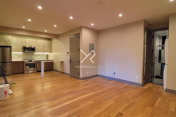 Rented by Yaffa Realty LLC | media 2