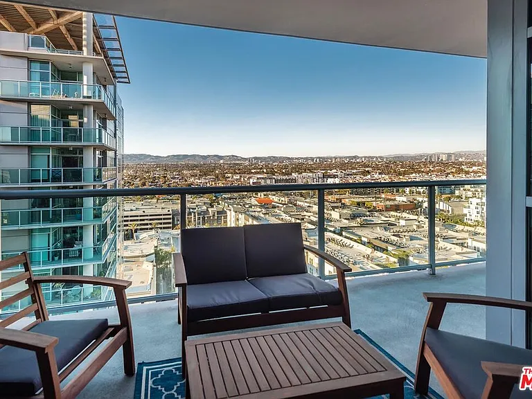 13650 Marina Pointe Dr #1706 — Photo 18