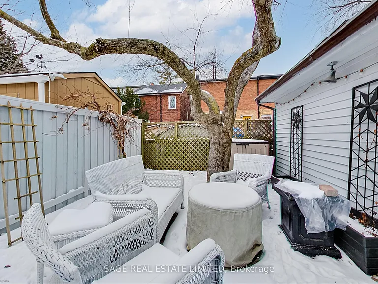 108 Beresford Ave — Photo 39