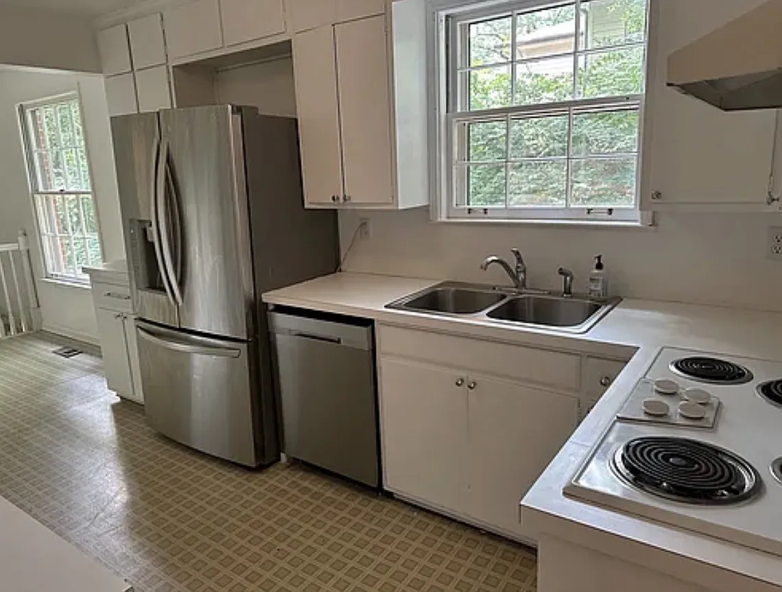 4 bed, 1.5 bath, 2487 sqft, $4,500 — Photo 2