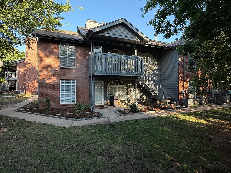 11525 N Meridian Ave #216 — Photo 4