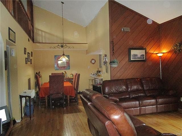 1st image of 68 Oak Creek Ln