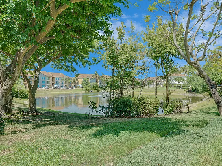 611 Villa Cir — Photo 22