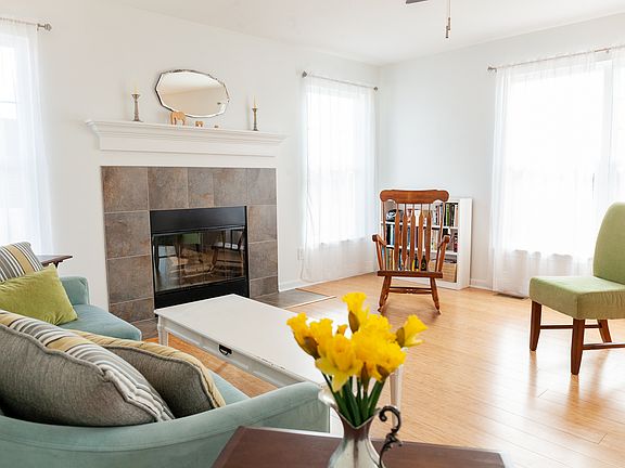 5th image of 6361 Livia Ln