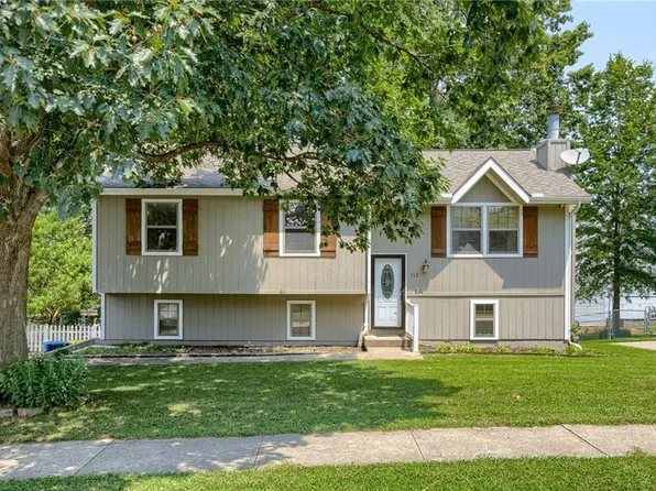 112 E Frank St, Kearney, MO 64060