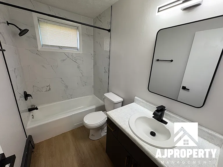 215 S Menlo Ave #2 — Photo 8