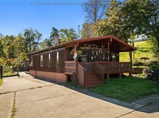 83 Tuffy Ln, Red House, WV 25168