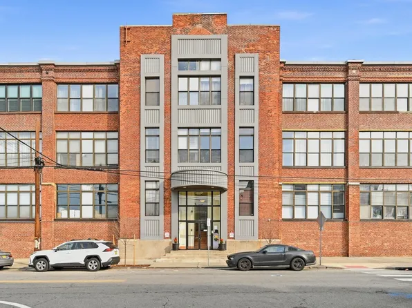 300 Communipaw Avenue image 1 of 49