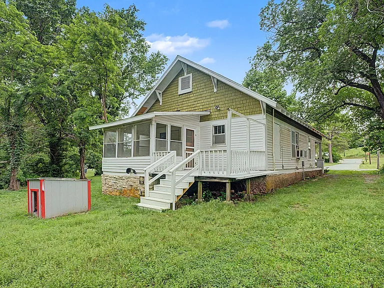 810 King Ave — Photo 4