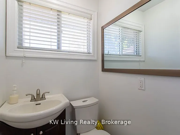 702 Lake Dr S — Photo 45