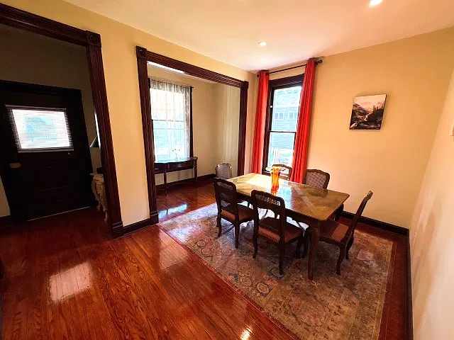 3 bed, 1350 sqft, $1,850 — Photo 2