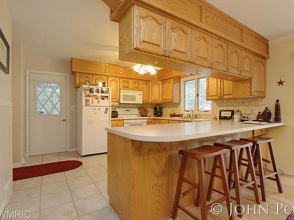 5th image of 2590 Woodsboro Ct NE