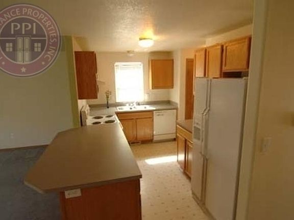 3rd image of 2588 NE Amber Ave