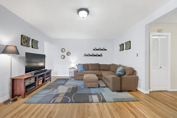 Sold by REMAX Elite | media 11