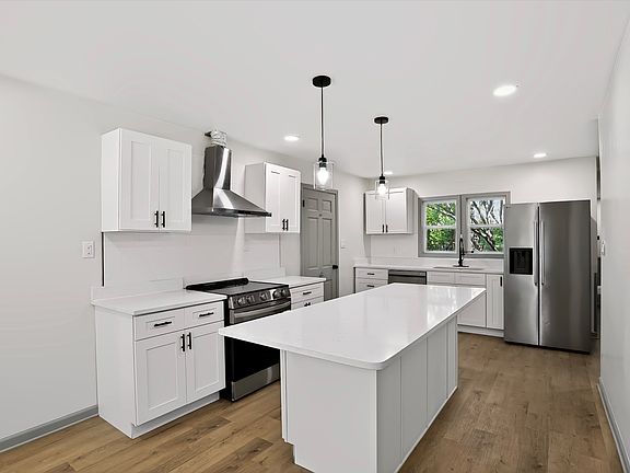 2nd image of 10465 Woodlawn Dr