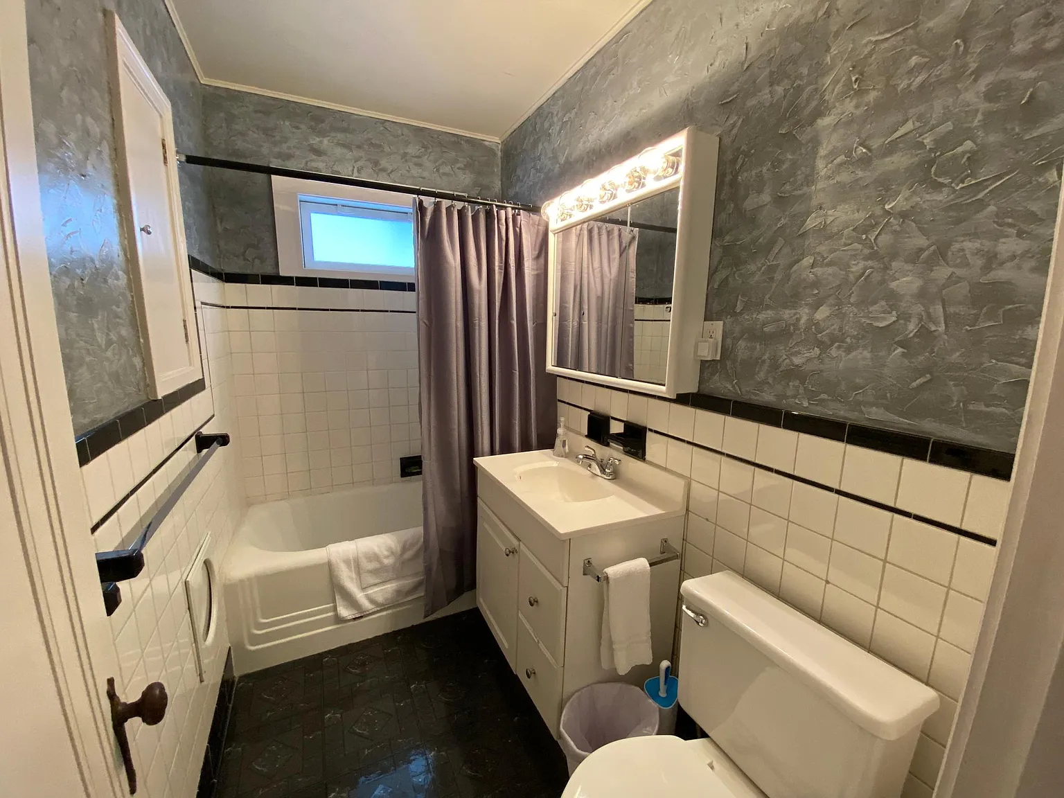 2284 Morton Ave — Photo 4