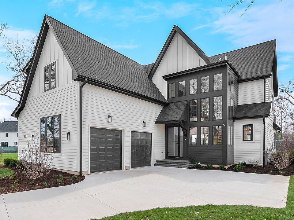 1st image of 390 Forest Edge Dr
