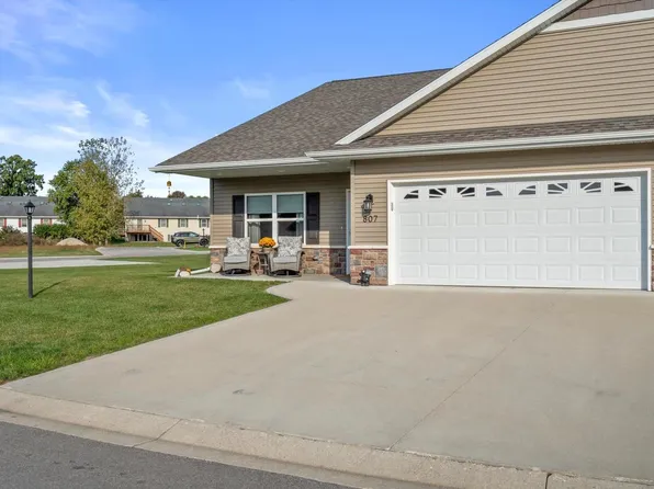 807 Prairie GARDENS #32, Kewaskum, WI 53040