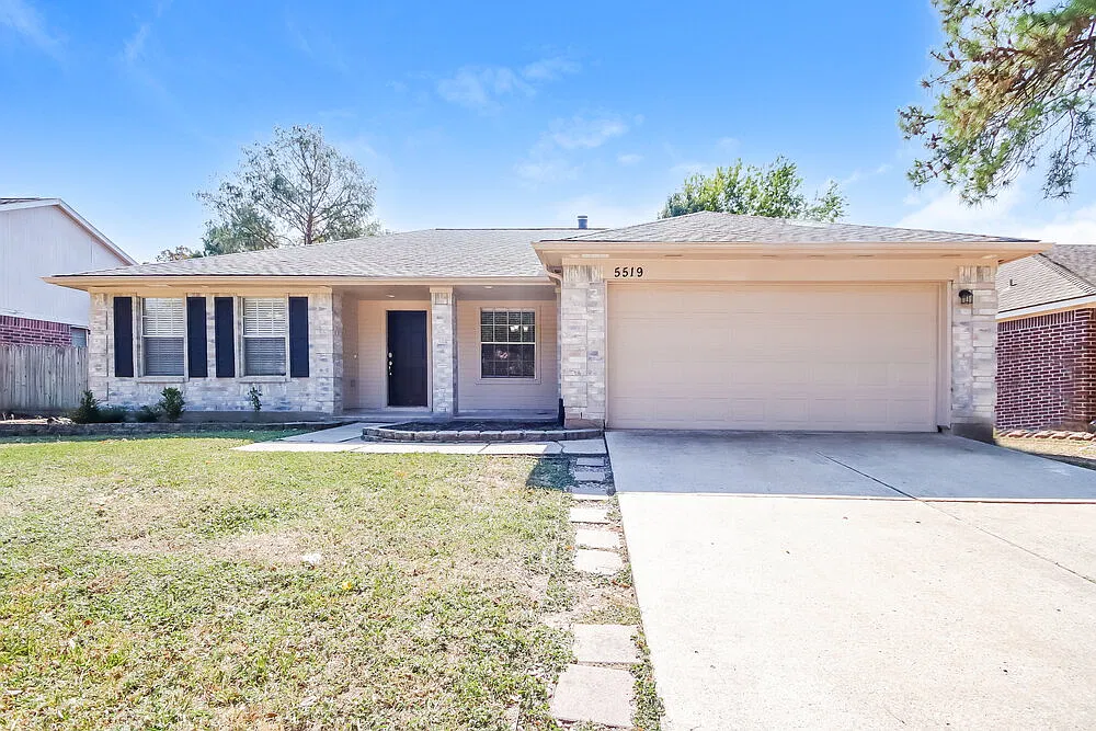 4 bed, 2.0 bath, 2003 sqft, $2,165 — Photo 1